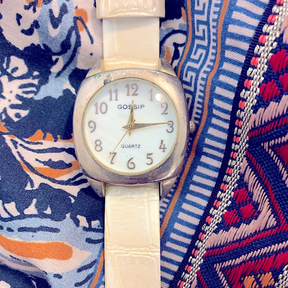 🆓w/💲🛍VTG *GOSSIP Quartz Round Face Ivory Watch+Classic Genuine Leather Band